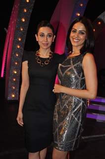 Genelia and Karishma Kapoor at The Grand Finale of Lux The Chosen One in Mumbai