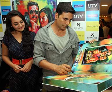 Sonakshi Sinha and Akshay Kumar at DVD launch of 'Rowdy Rathore'