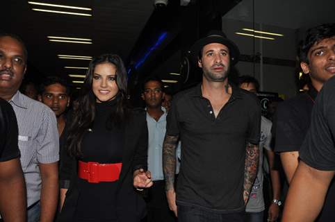 Sunny Leone comes to India from Los Angeles to promote 'Jism - 2'