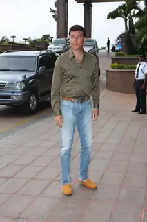 Salman and Sanjay Dutt at Baba Siddique's Iftar Party