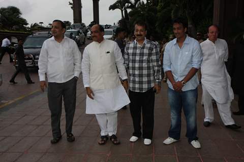 Salman and Sanjay Dutt at Baba Siddique's Iftar Party