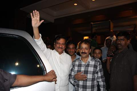 Salman and Sanjay Dutt at Baba Siddique's Iftar Party