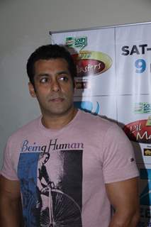 Salman Khan on the sets of DID L'il Masters to promote film Ek Tha Tiger