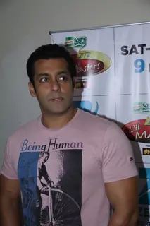 Salman Khan on the sets of DID L'il Masters to promote film Ek Tha Tiger
