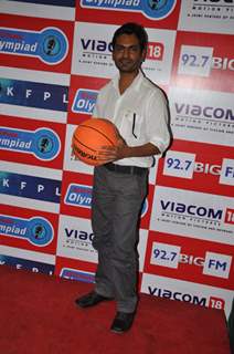 Nawazuddin Siddiqui promote Gangs Of Wasseypur 2 at 92.7 Big FM in Mumbai .