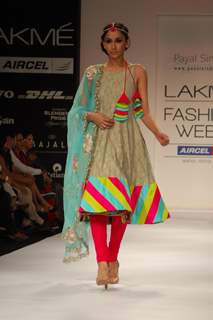 Shibani Dandekar showstopper for Payal Singhal at Lakme Fashion Week Winter Festive 2012