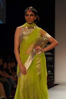 Shibani Dandekar showstopper for Payal Singhal at Lakme Fashion Week Winter Festive 2012