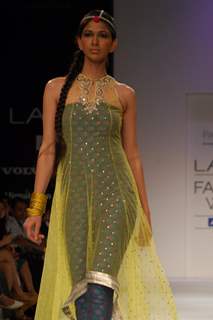 Shibani Dandekar showstopper for Payal Singhal at Lakme Fashion Week Winter Festive 2012