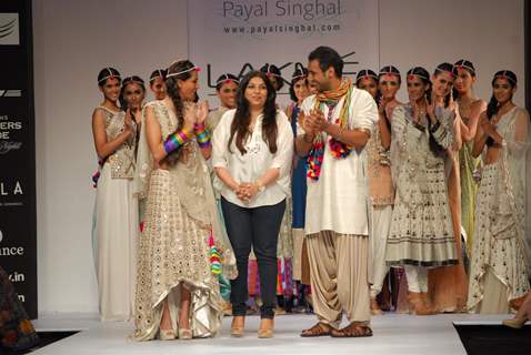 Shibani Dandekar showstopper for Payal Singhal at Lakme Fashion Week Winter Festive 2012