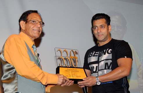 Salman Khan joined the celebrations & presents a momento to Dr.O P Kapoor