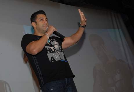 Salman Khan joined the celebrations & presents a momento to Dr.O P Kapoor