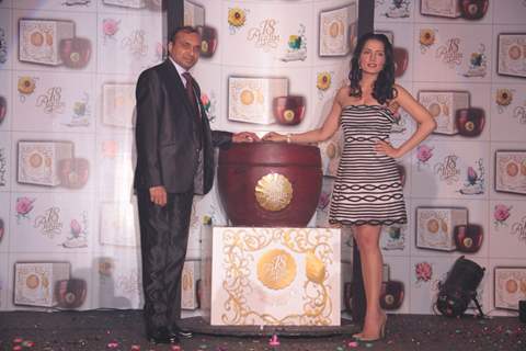 Celina Jaitly Unveils 18 Again Gel