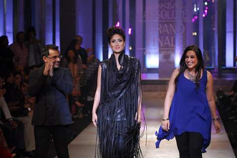 Kareena Kapoor at Lakme Grand Finale Pankaj & Nidhi