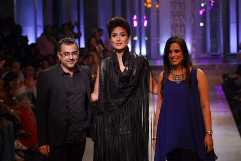 Kareena Kapoor at Lakme Grand Finale Pankaj & Nidhi