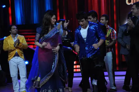 Madhuri Dixit on the sets of Jhalak Dikhhla Jaa