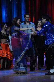 Madhuri Dixit, Manish Paul, Farah Khan on the sets of Jhalak Dikhhla Jaa
