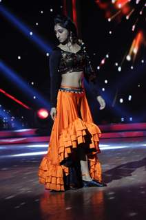 Mohena Singh performing on the sets of Jhalak Dikhhla Jaa