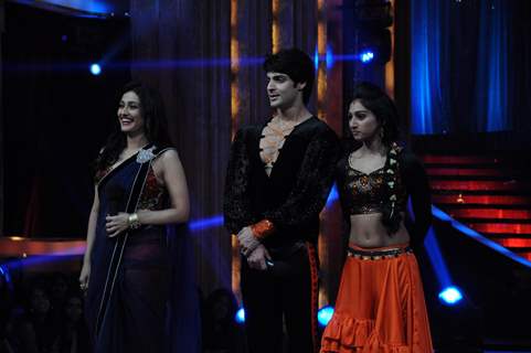 Ragini Khanna, Karan Wahi and Mohena Singh on the sets of Jhalak Dikhhla Jaa