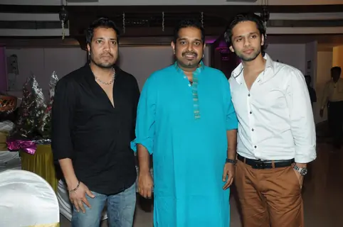 Mika Singh and Shankar Mahadevan at Suresh Wadkar's Birthday Bash