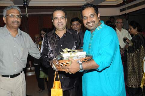 Shankar Mahadevan at Suresh Wadkar's Birthday Bash