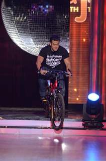 Salman Khan on the sets of Jhalak Dikhhla Jaa