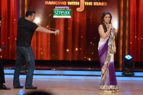 Salman Khan and Madhuri Dixit on the sets of Jhalak Dikhhla Jaa