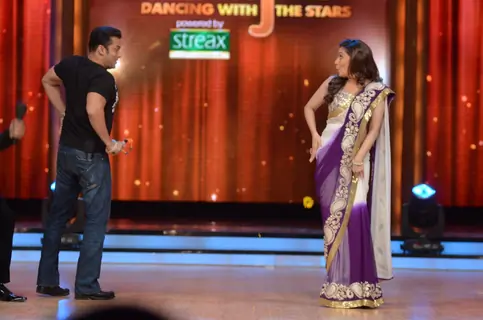 Salman Khan and Madhuri Dixit on the sets of Jhalak Dikhhla Jaa