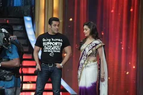 Salman Khan and Madhuri Dixit on the sets of Jhalak Dikhhla Jaa