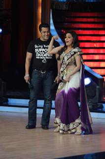 Salman Khan and Madhuri Dixit on the sets of Jhalak Dikhhla Jaa