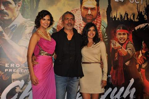 Esha Gupta, Prakash Jha and Anjali Patil at Unveiling of forthcoming film Chakravyuh