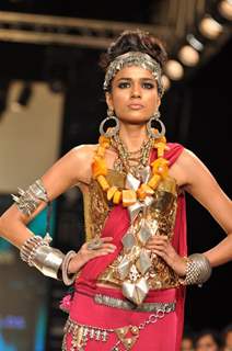 Nargis Fakhri & Abhay Deol walks the ramp for Amrapali Jewellers at IIJW 2012