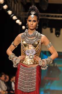 Nargis Fakhri & Abhay Deol walks the ramp for Amrapali Jewellers at IIJW 2012