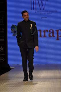 Nargis Fakhri & Abhay Deol walks the ramp for Amrapali Jewellers at IIJW 2012