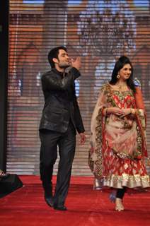 Vivian Dsena and Vahbiz Dorabjee on ramp at the Beti show by Vikram Phadnis at IIJW 2012