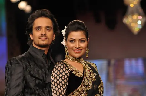 Raghav Sachar on ramp at the Beti show by Vikram Phadnis at IIJW 2012
