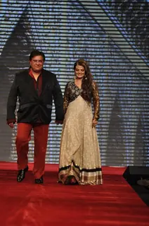 Sheeba on ramp at the Beti show by Vikram Phadnis at IIJW 2012