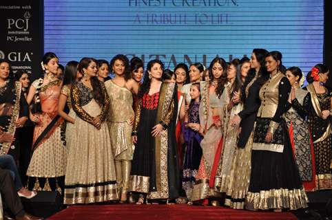 Bollywood and Television Celebs on ramp at the Beti show by Vikram Phadnis at IIJW 2012