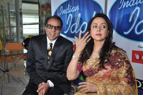 Dharmendra and Hema Malini on the sets of Indian Idol