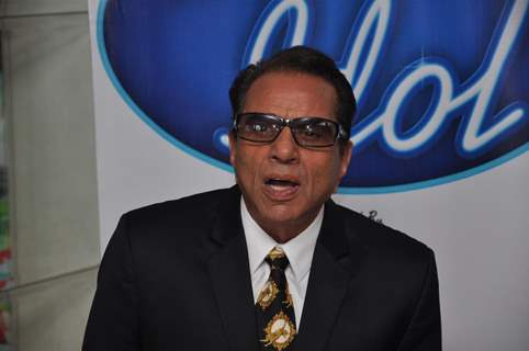 Dharmendra on the sets of Indian Idol