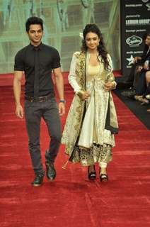 Yuvraj Thakur and Abigail Jain walk on the ramp for Gitanjali Jewellers at IIJW in Mumbai