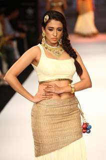 Tanvi Garg and Deepti & Amisha Show on Day 2 at IIJW 2012