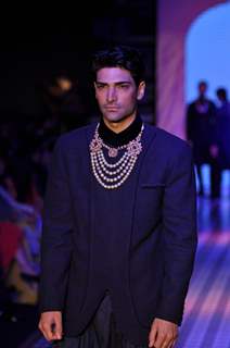 Anmol Jewellers show at IIJW 2012