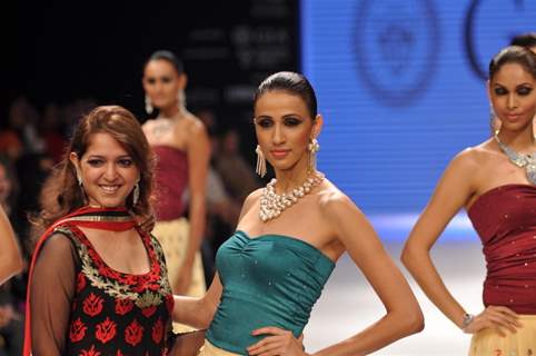 International Gemological Institute's show at IIJW 2012