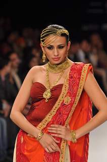 International Gemological Institute's show at IIJW 2012