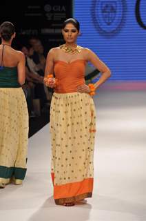 International Gemological Institute's show at IIJW 2012