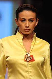 Tanvi Garg show at IIJW 2012