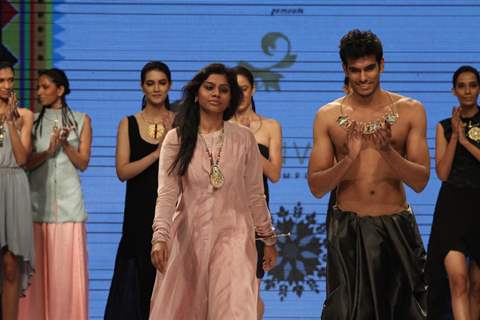 Tanvi Garg show at IIJW 2012