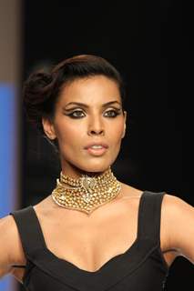 Model walks the ramp for Jaipur Jewellery at IIJW 2012