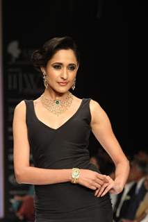 Model walks the ramp for Jaipur Jewellery at IIJW 2012