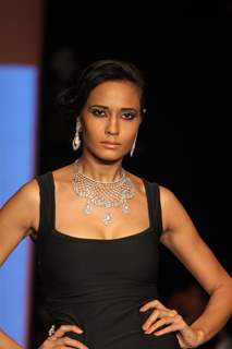 Model walks the ramp for Jaipur Jewellery at IIJW 2012